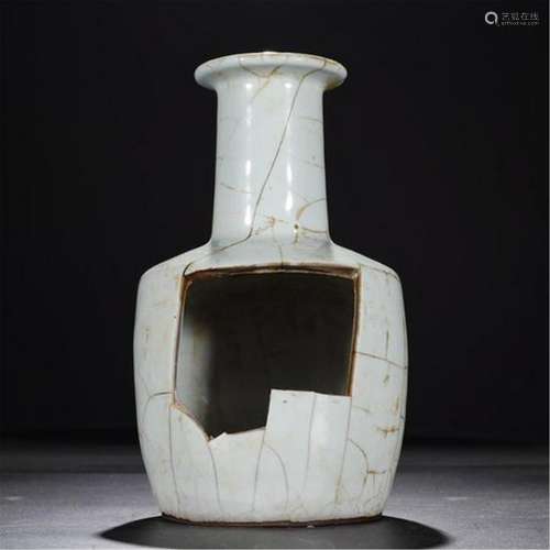 CHINESE PORCELAIN CRACKED GLAZE BELL SHAPED VASE