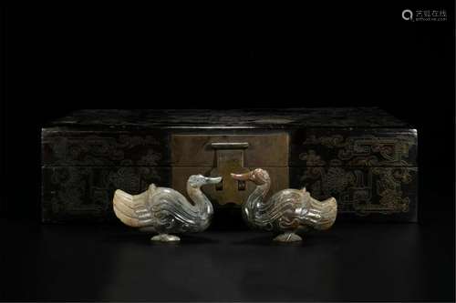 PAIR OF CHINESE ANCIENT JADE DUCK TABLE ITEM