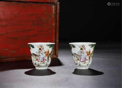 PAIR OF CHINESE PORCELAIN FAMILLE ROSE FIGURE AND STORY