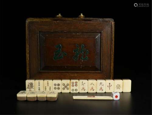 CHINESE BAMBOO BONE MAHJIANG IN ROSEWOOD CASE