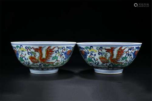 PAIR OF CHINESE PORCELAIN WUCAI PHOENIX BOWLS