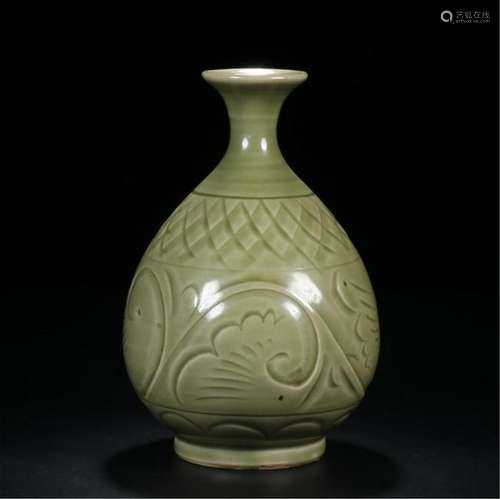 CHINESE PORCELAIN CELADON GLAZE YUHUCHUN VASE