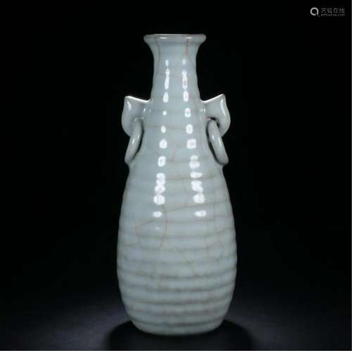 CHINESE PORCELAIN CRACKED GLAZE VASE