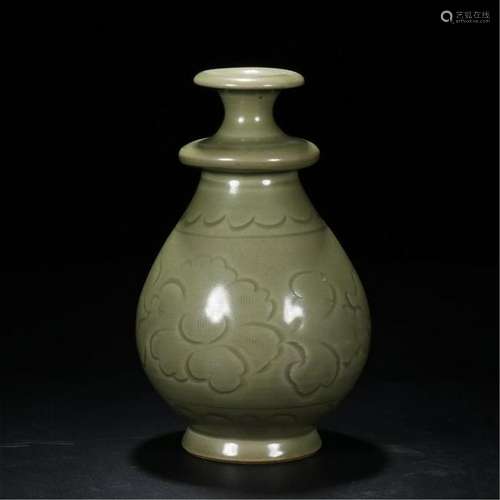 CHINESE PORCELAIN CELADON GLAZE YUHUCHUN VASE