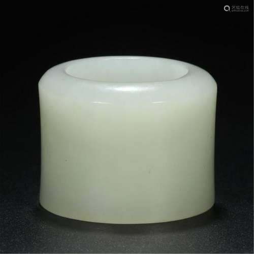 CHINESE CELADON JADE ARCHER'S RING