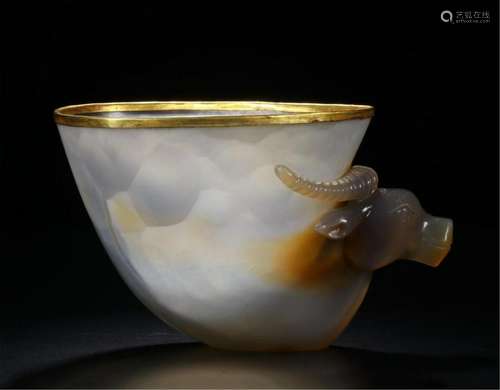 CHINESE GOLD MOUNTED AGATE OX HANDLED JUE CUP