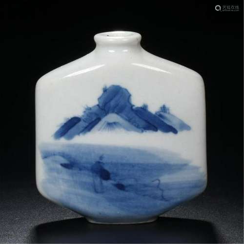 CHINESE PORCELAIN BLUE AND WHITE SNUFF BOTTLE