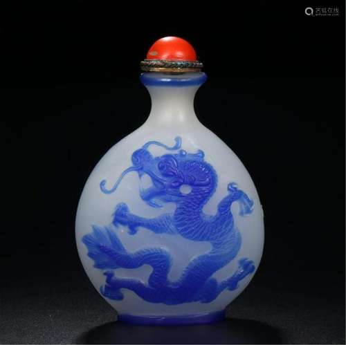 CHINESE PEKING GLASS DRAGON SNUFF BOTTLE