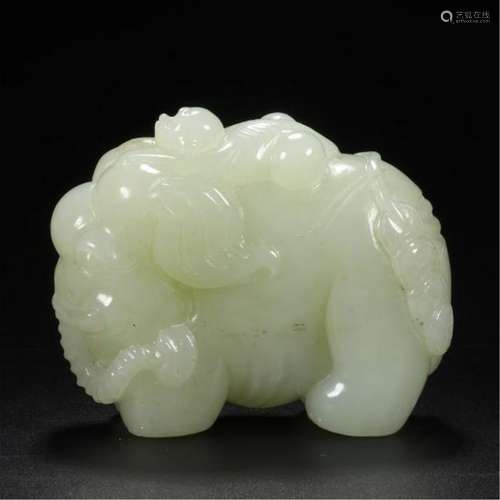 CHINESE CELADON JADE ELEPHANT TABLE ITEM