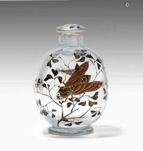 Emile GalléFlakon mit Stöpsel. Nancy, um 1880–1890. Farbloses, längsoptisches Glas, Zittergras mit