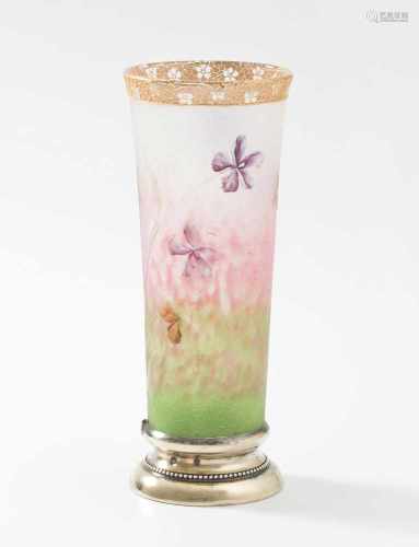 Daum FrèresKleine Vase. Nancy, um 1900. Farbloses Glas mit hellgrünen und rosa