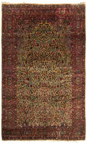 Kashan-SeideZ-Persien, um 1900. Dichtes florales Werk. Unter einer kleinen Gebetsnische (Mihrab) ist