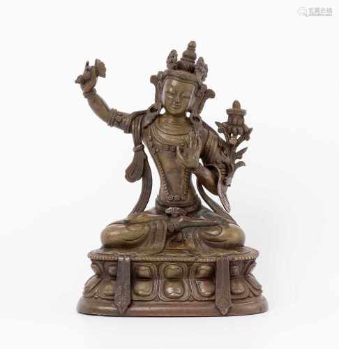 Figur des ManjushriNepal. Bronze. Bodhisattva der Weisheit, seine Rechte mit dem Schwert der