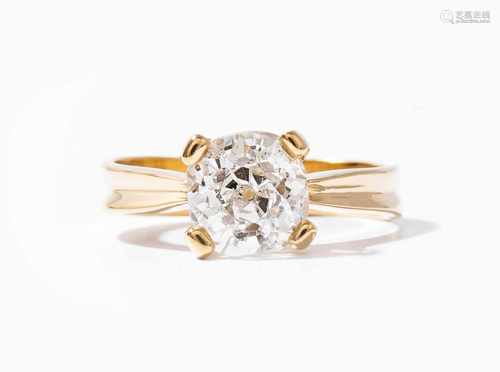 Diamant-Ring750 Gelbgold. Solitaire mit 1 Diamantkissen 2.11 ct. (7,6x7,3-5,3 mm), N/O-P1. Gr. 55.