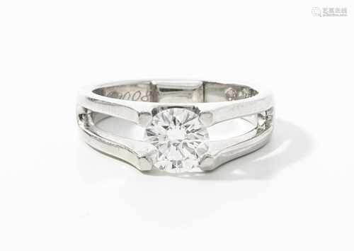 Solitaire-Ring950 Platin. 1 Brillant ca. 0.90 ct H/I-vs/si. Persönliche Inschrift. Gr. 52, 7,9 g.