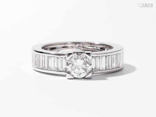 Diamant-Ring750 Weissgold. Moderner Ring mit 1 Brillanten ca. 1 ct G/H-vs/si. Ringschiene