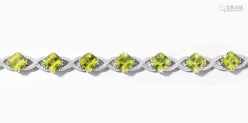 Peridot-Brillant-Bracelet750 Weissgold. 11 Peridots im Kissenschliff von 26.27 ct und 187 Brillanten