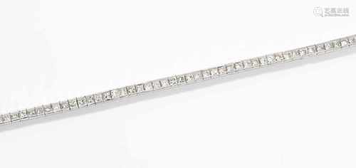 Diamant-Bracelet750 Weissgold. Feines Rivière aus 80 Diamant-Princess ca. 4 ct. H-si. L 18 cm, 14,