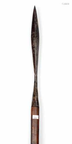 SaufederDeutschland, 18.Jh. Eisen (L ca. 80 cm mit Schaftfedern), schmale, blattförmige Spitze,