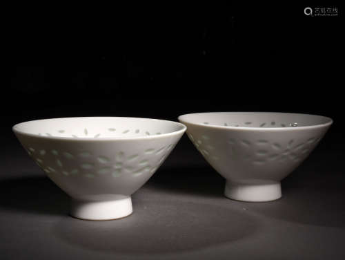 A PAIR OF BLANC-DE-CHINE CONICAL BOWLS, 18TH CENTURY