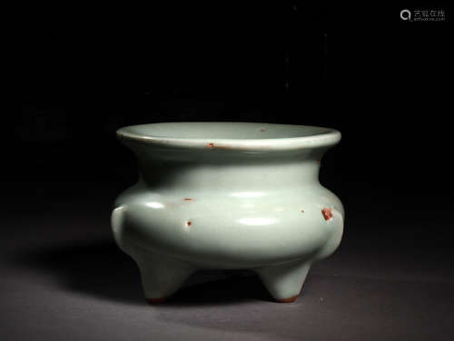 A LONGQUAN TRIPOD CENSER, SONG DYNASTY