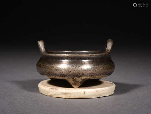 A SILVER TRIPOD CENSER, 18TH CENTURY