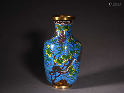 A CLOISONNÉ ENAMEL VASE, 19TH CENTURY