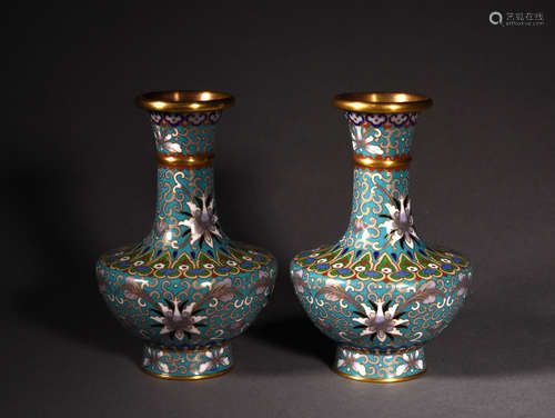 A PAIR OF CLOISONNÉ ENAMEL VASES, 19TH CENTURY