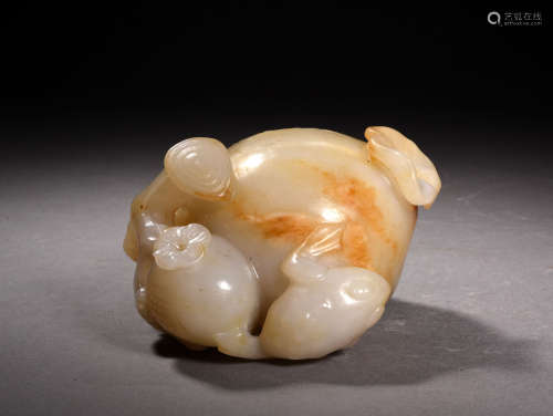 A CREAMY WHITE AND RUSSET JADE CARVING, 19TH CENTURY