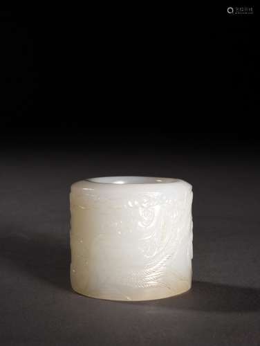 A WHITE JADE ARCHER’S RING, 18TH CENTURY