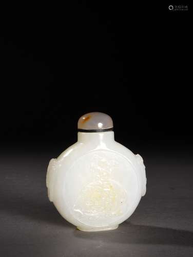 A WHITE AND RUSSET SNUFF BOTTLE, 18TH CENTURY