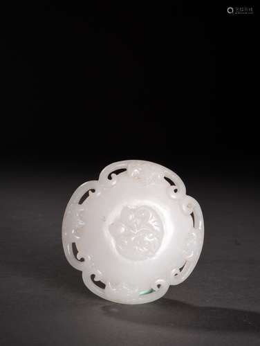 A RETICULATED WHITE JADE PENDANT, 18TH CENTURY