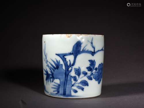 A BLUE AND WHITE BRUSH POT, 16TH CENTURY