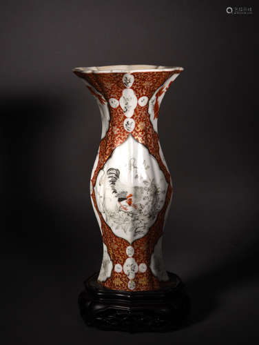 AN IRON-RED AND GILT-DECORATED BEAKER VASE, 19TH CENTURY