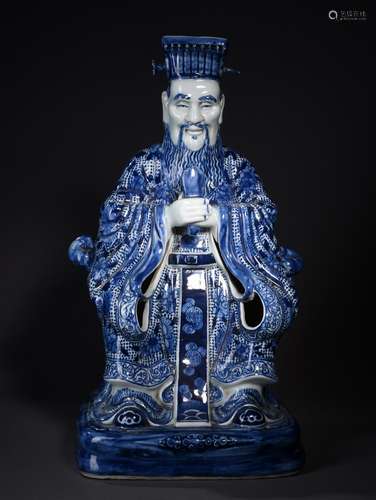 A BLUE AND WHITE SEATED FIGURE, 18TH CENTURY