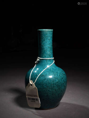 A TURQUOISE GLAZED VASE, 18TH CENTURY