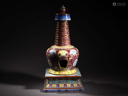 A FAMILLE ROSE STUPA, 18TH CENTURY