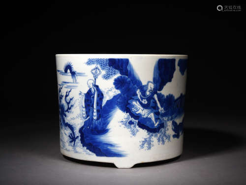 A BLUE AND WHITE ARHATS BRUSH POT, 17TH CENTURY