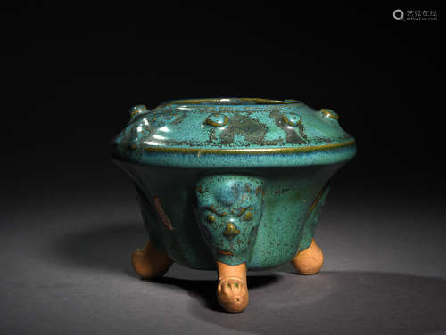 A ROBIN’S EGG TRIPOD CENSER, 19TH CENTURY