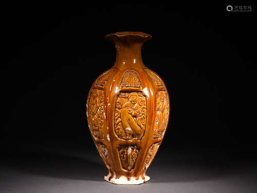 AN AMBER-GLAZED VASE, TANG DYNASTY