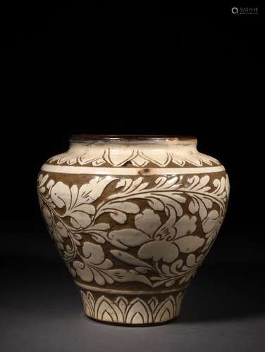 A CIZHOU SGRAFFITO JAR, 10TH CENTURY