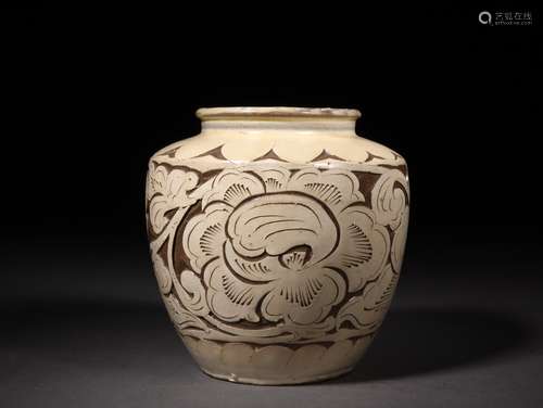 AN CIZHOU SGRAFFITO JAR, 10TH CENTURY