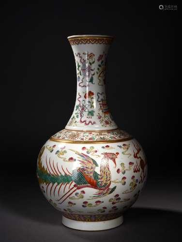 A FAMILLE ROSE AND GILT-DECORATED DRAGON AND PHOENIX DECORATIVE VASE, 19TH CENTURY