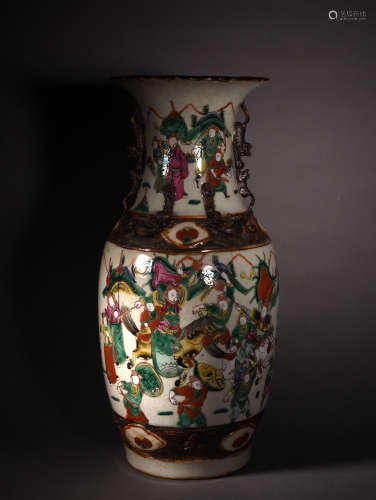 A GE TYPE AND FAMILLE ROSE ENAMELED BALUSTER VASE, 19TH CENTURY