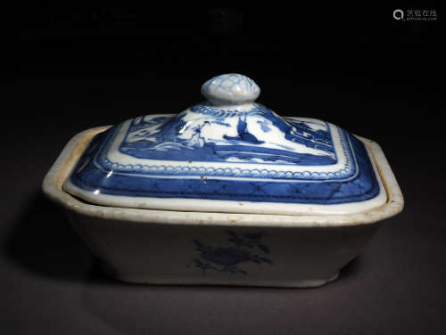 A BLUE AND WHITE SQUARE BOWL AND COVER, 18TH CENTURY
