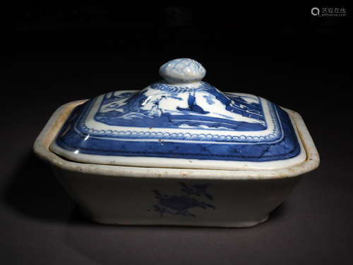 A BLUE AND WHITE SQUARE BOWL AND COVER, 18TH CENTURY