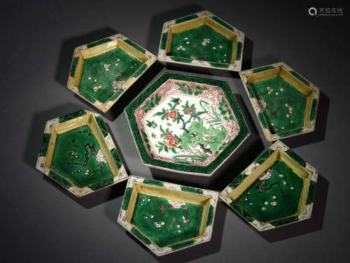 A SET OF SEVEN SPINACH-AND-EGG SWEETMEAT DISHES, 17TH CENTURY