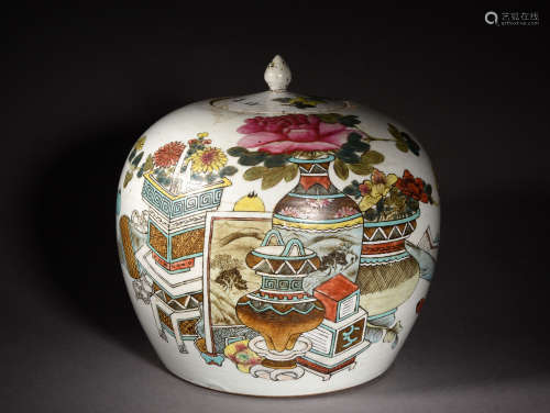 A FAMILLE ROSE HUNDRED ANTIQUES JAR AND COVER, 19TH CENTURY