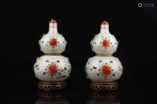 A PAIR OF CHINESE WHITE JADE SNUFF BOTTLE, WITH QIAN