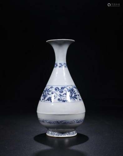 A RARE CHINESE BLUE AND WHITE VASE, QING DYNASTY